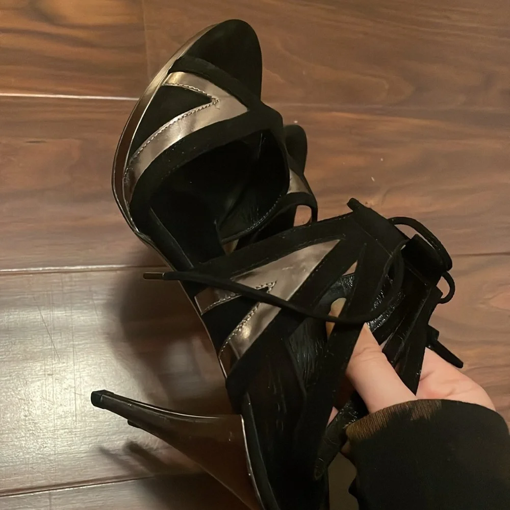 Gucci Black and Gold Heel Sandal size 6.5 - Picture 9 of 11